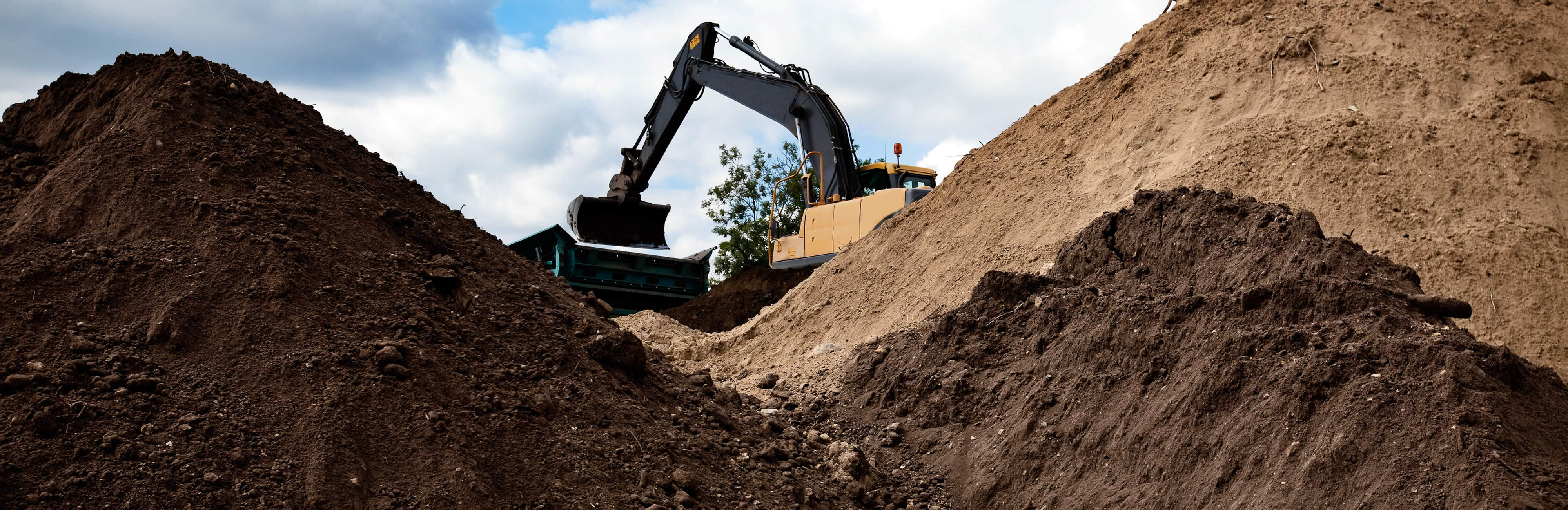 Topsoils, loams, barks and mulches supply and delivery in Surrey Sussex and London